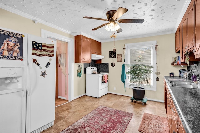 kitchen featuring crown molding, sink, ceiling fan, and white appliances