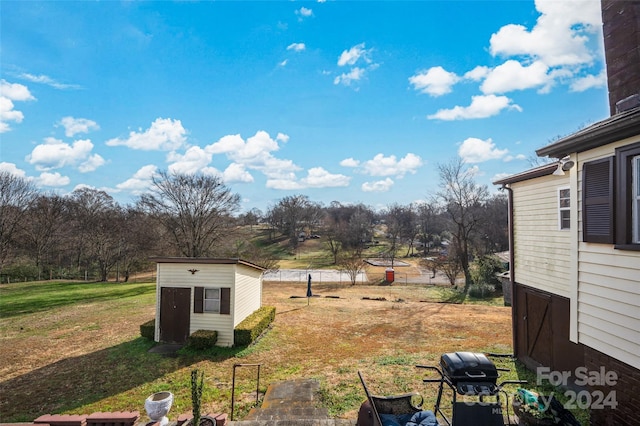 view of yard with a shed