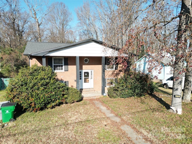 view of front facade with a front lawn