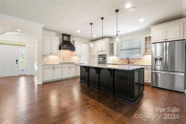 kitchen with a center island, dark wood-type flooring, stainless steel appliances, premium range hood, and a kitchen bar