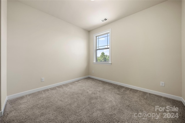 unfurnished room with carpet