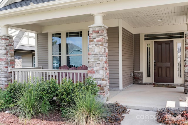 entrance to property featuring covered porch