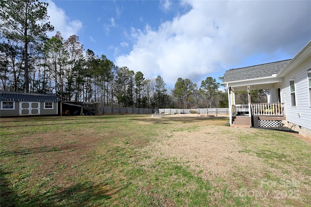 view of yard featuring a storage shed