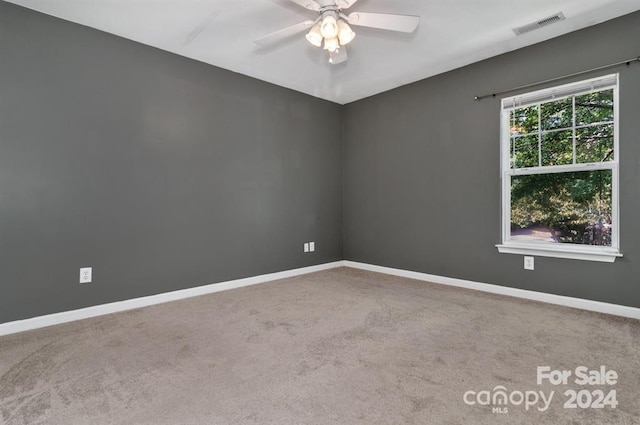 unfurnished room with carpet and ceiling fan