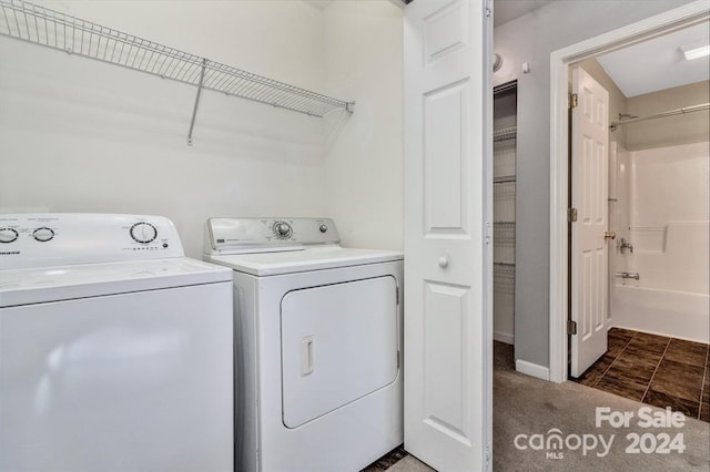 washroom featuring dark carpet and independent washer and dryer