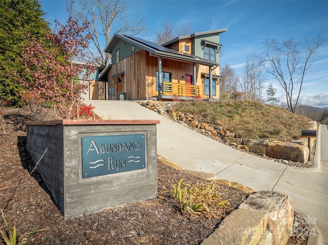 view of front of house