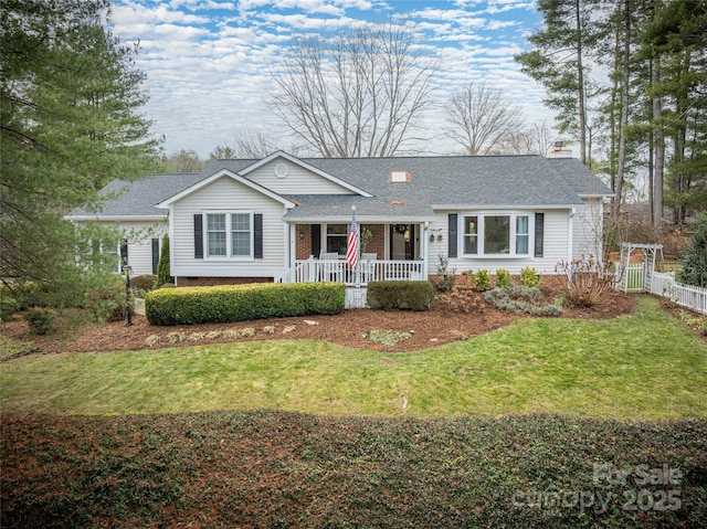 single story home featuring a porch and a front lawn