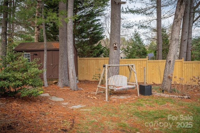 view of yard with a shed