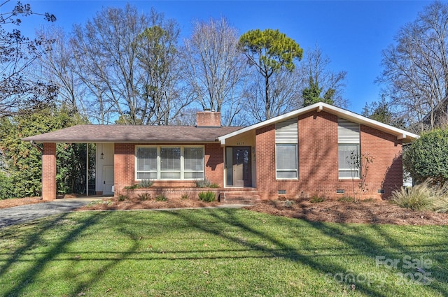 single story home featuring a front lawn