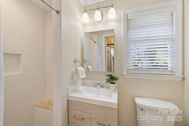 bathroom with toilet, vanity, and curtained shower