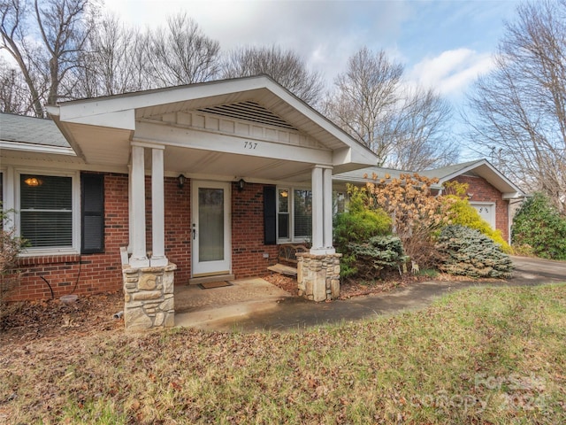 view of front of home featuring a porch