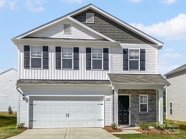 view of front facade featuring a garage