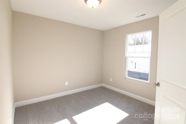 view of carpeted spare room