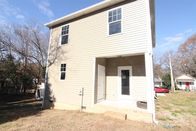 rear view of house featuring a lawn