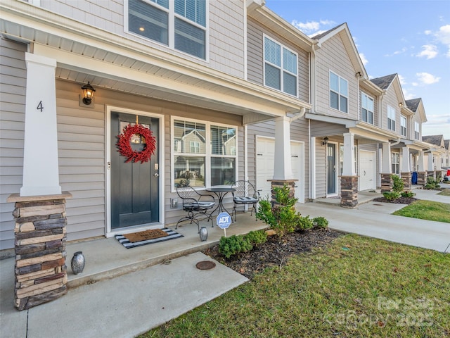 entrance to property featuring a porch