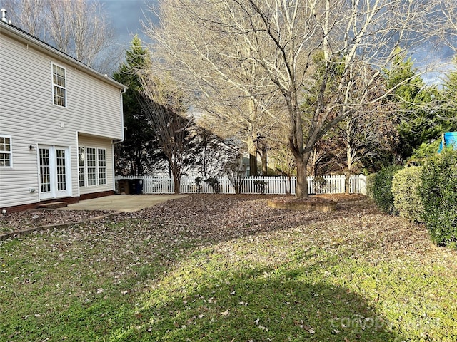 view of yard with a patio