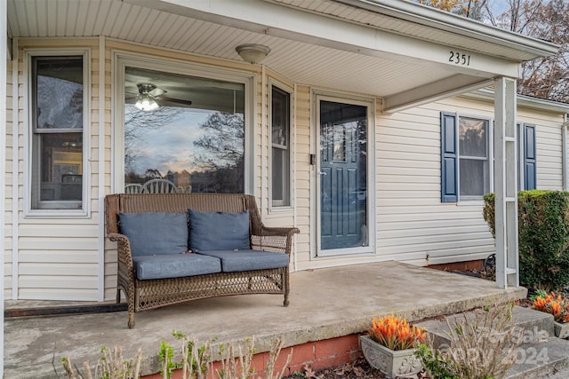 property entrance featuring a porch