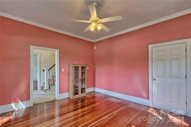 spare room featuring hardwood / wood-style floors, ceiling fan, and ornamental molding