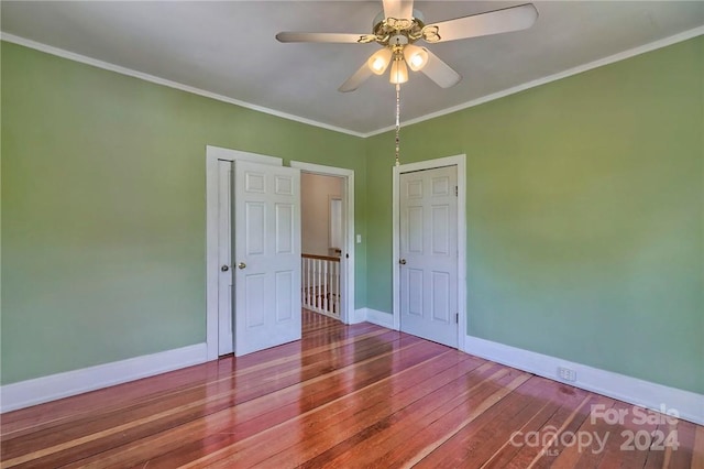 empty room featuring hardwood / wood-style floors, ceiling fan, and ornamental molding