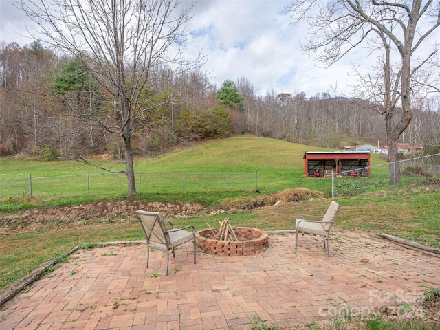 view of patio featuring an outdoor fire pit