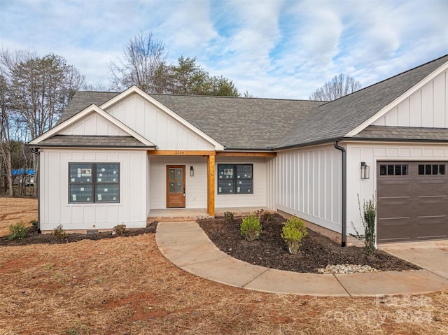 view of front of house with a garage