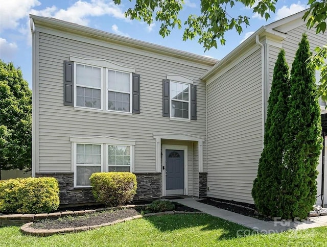 view of front of property with a front yard