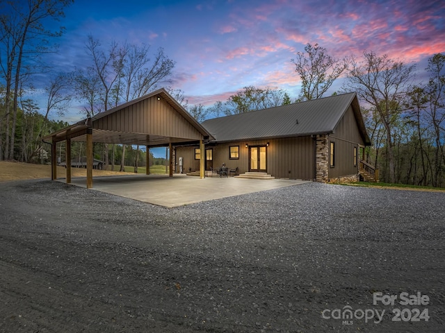 view of front of property