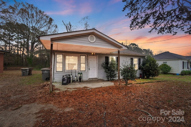 single story home with covered porch