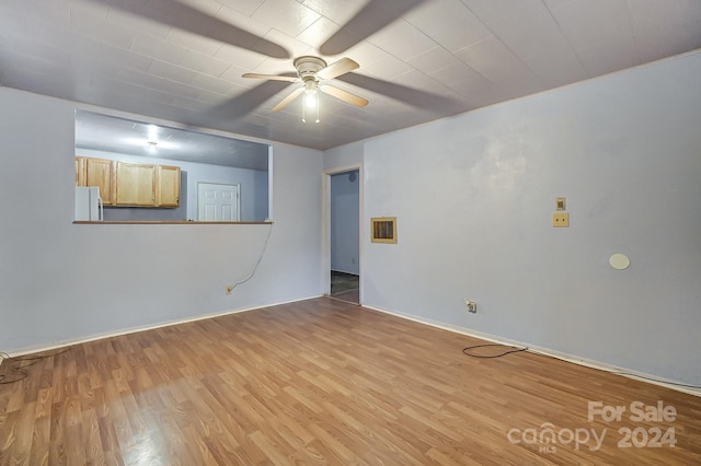 unfurnished room with light hardwood / wood-style flooring and ceiling fan