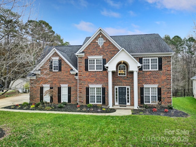 view of front of home featuring a front yard