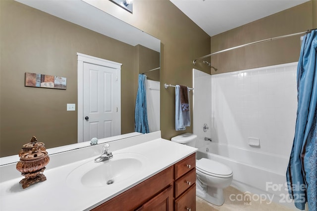 full bath featuring shower / tub combo with curtain, vanity, and toilet