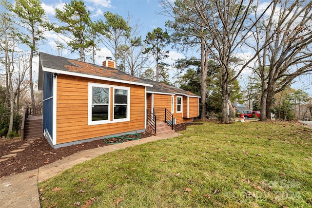 view of front of property with a front yard