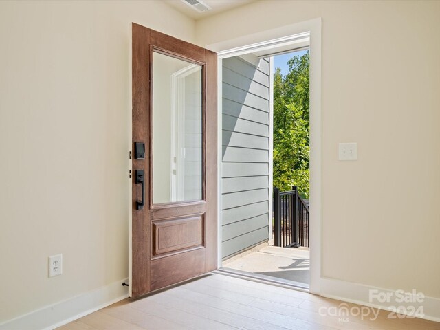 7022 Impulse Ct, Charlotte, NC 28205 - entryway with wood finished floors and baseboards