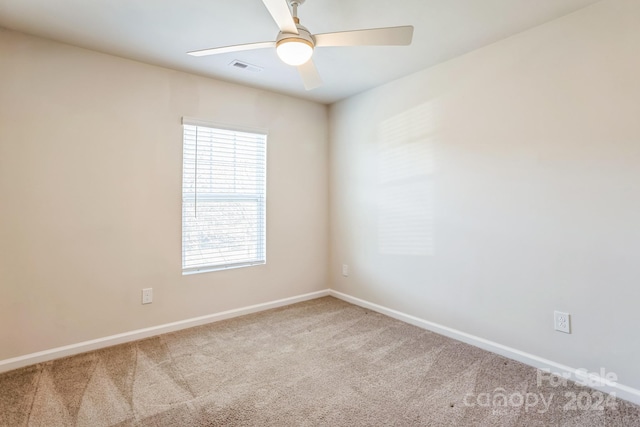 carpeted empty room featuring ceiling fan