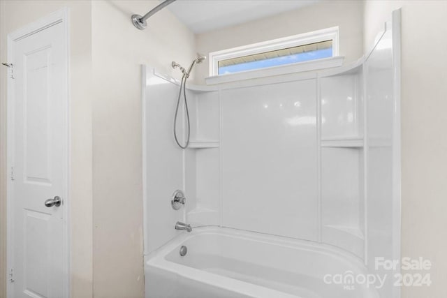 bathroom with shower / bathtub combination