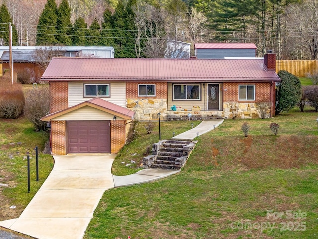 view of front of home featuring a garage and a front yard