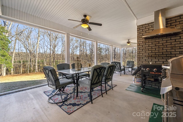 sunroom / solarium featuring ceiling fan