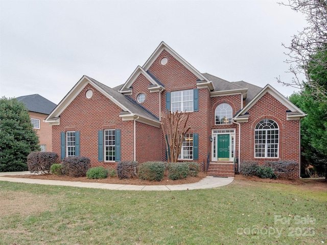 front of property with a front lawn