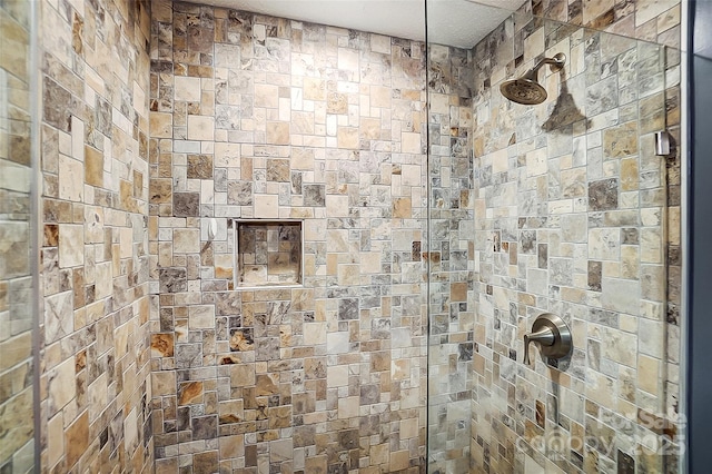 room details featuring a tile shower