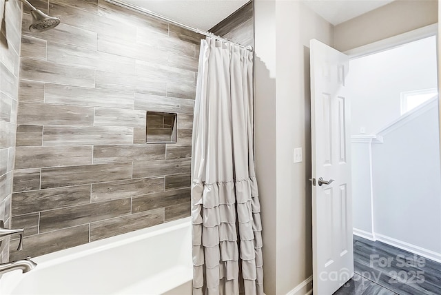 bathroom featuring shower / bath combo