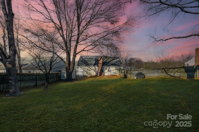 view of yard at dusk