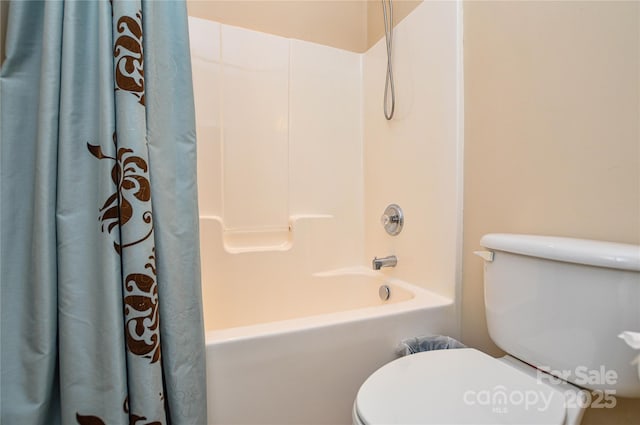 bathroom featuring shower / tub combo with curtain and toilet