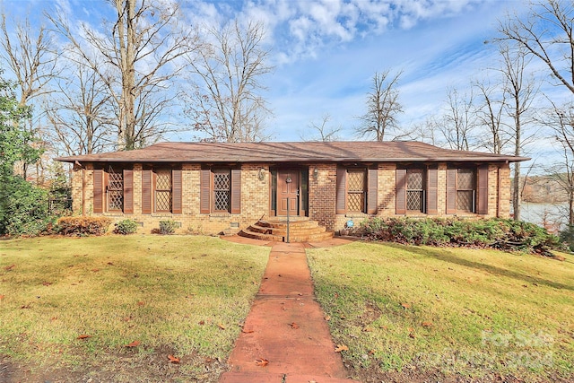 view of front of house with a front lawn