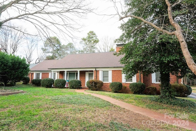 ranch-style house with a front yard