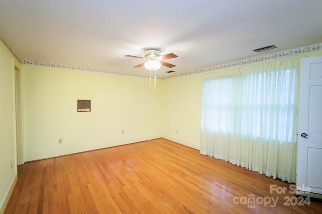 empty room featuring light wood-type flooring and ceiling fan