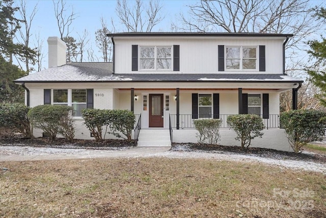 front of property with a porch and a front lawn