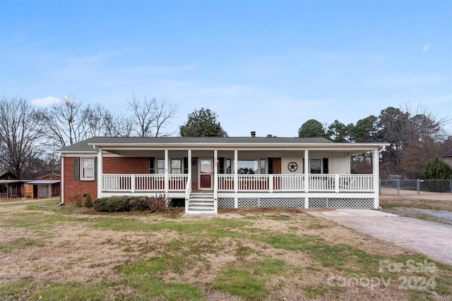 ranch-style house with a porch