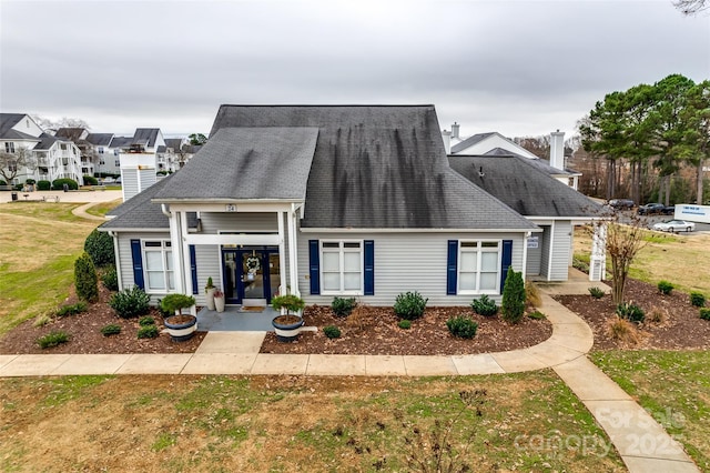 view of front of property with a front yard