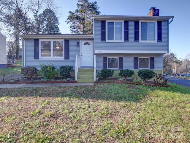 view of front of house with a front lawn