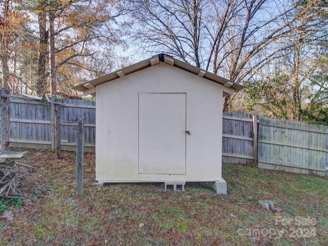 view of outbuilding